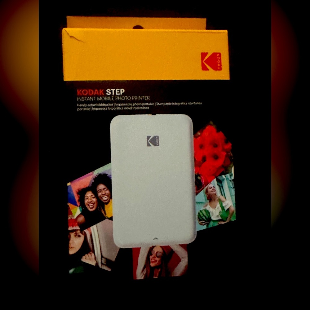 Kodak Step Bluetooth wallet size photo printer